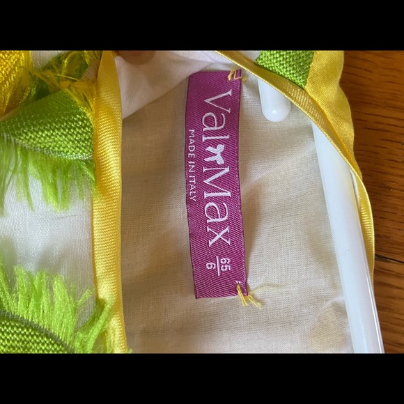 Italian dress with an exquisite fit - Picture 6 of 6